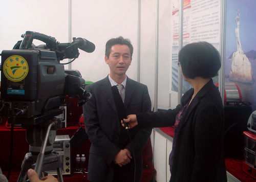 GUANGDONG TV INTERVIEWING MR HUANG